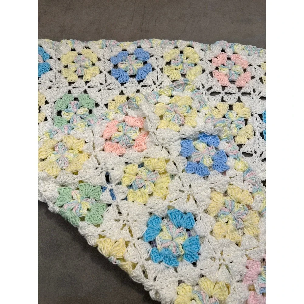 Handmade Crochet Baby Blanket‎ Pastel Floral Granny Square White Multi 30x34